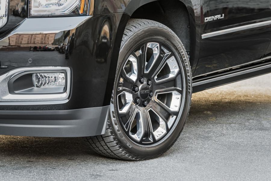 Детали экстерьера GMC Yukon Denali Ultimate Black (GMTK2UG) 2017 года  (фото 5 из 9)